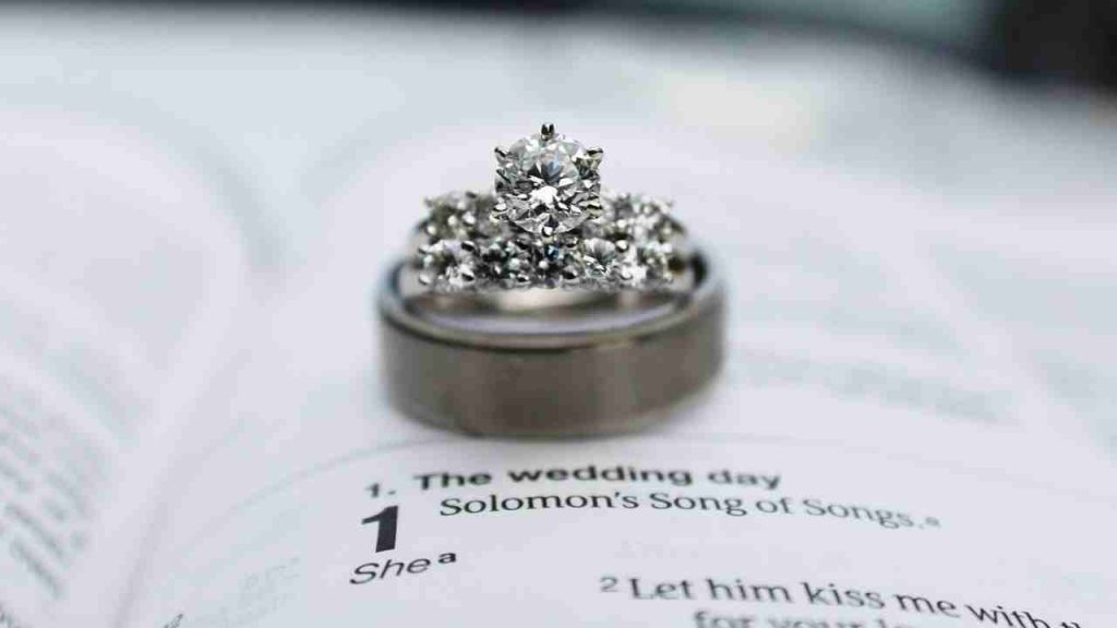 2 carat diamond ring